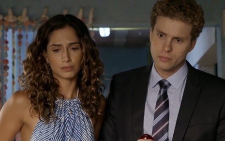 Camila Pitanga (Regina) e Thiago Fragoso (Vinícius) em cena da novela Babilônia, da TV Globo - Reprodução/TV Globo