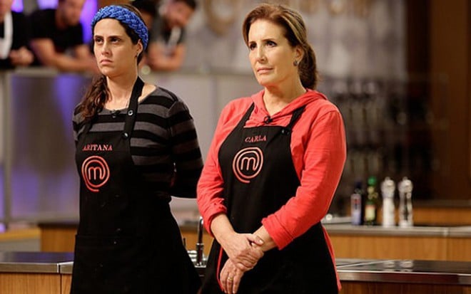 Aritana e Carla, participantes de MasterChef, durante o programa que bateu a Globo durante quatro minutos - Carol Gherardi/Band