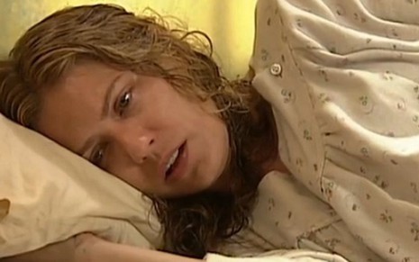 Patricia Pillar em cena de ontem de O Rei do Gado, em que sua personagem sente dores de parto - Reprodução/TV Globo