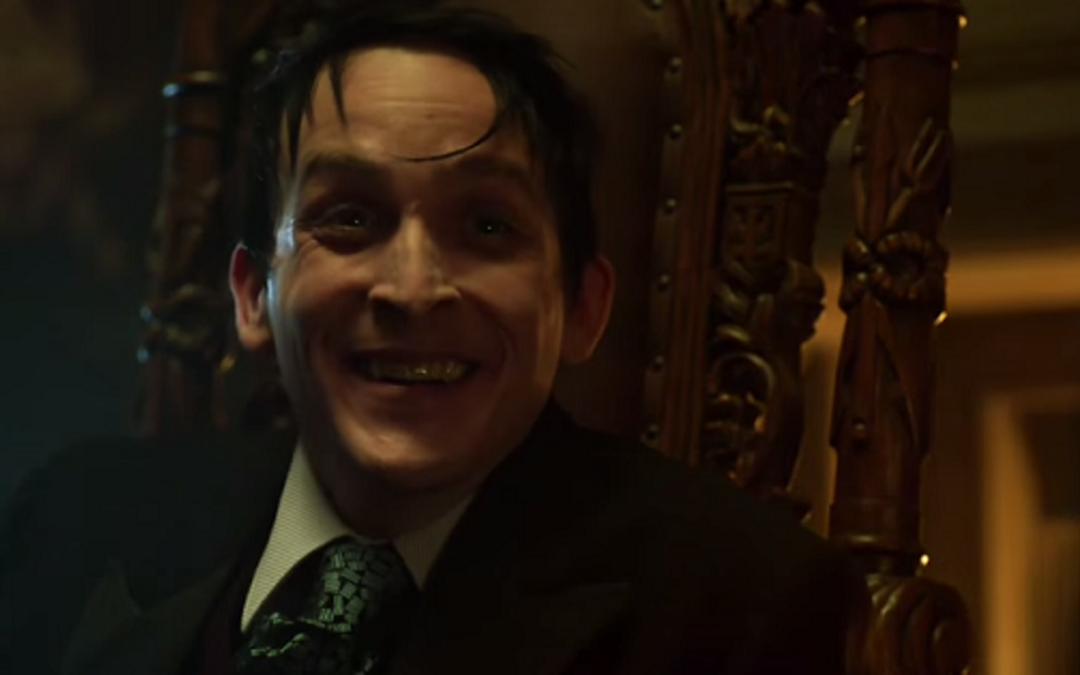 O ator Robin Lord Taylor dá risada em um dos primeiros teasers da segunda temporada de Gotham - Reprodução/Fox