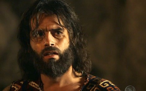 Guilherme Winter (Moisés) em cena de Os Dez Mandamentos, da Record; Ele cairá doente por castigo - Reprodução/Record