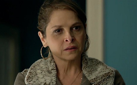 Carolina (Drica Moraes) sentirá a frieza do marido em Verdades Secretas, novela das onze da Globo - Reprodução/TV Globo