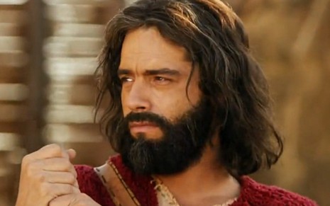 Guilherme Winter (Moisés) em cena de Os Dez Mandamentos; ele voltará ao Egito para salvar seu povo - Reprodução/Record