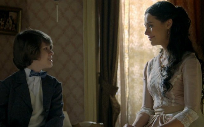 Melissa (Paolla Oliveira) e Alex (Kadu Schons) vão se entender em Além do Tempo, novela das seis - Reprodução/TV Globo