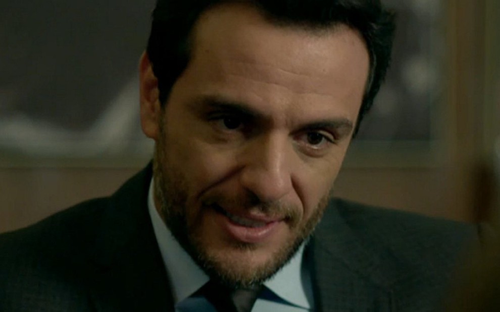 Alex (Rodrigo Lombardi) em cena de Verdades Secretas; empresário ficará furioso com a mulher - Reprodução/TV Globo