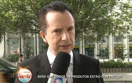 O apresentador Celso Russomanno em reportagem para o quadro Patrulha do Consumidor, na Record - Reprodução/Record