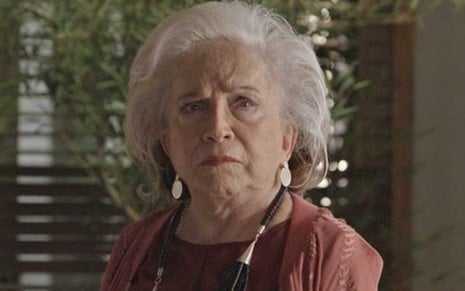 Nathalia Timberg (Estela) em cena de Babilônia, da Globo; personagem fica horrorizada com a filha - Reprodução/TV Globo