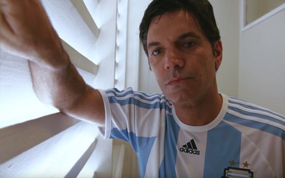 O ator Carlos Garcia faz um argentino bom samaritano no curta A Promessa de Gerônimo, de 2012 - Reprodução/YouTube