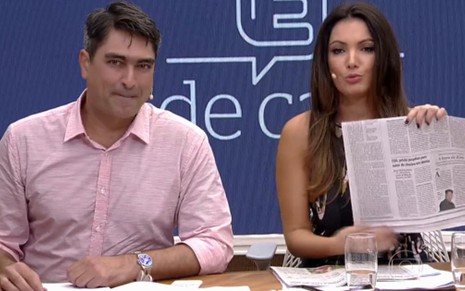Os apresentadores Zeca Camargo e Patricia Poeta comentam jornal na abertura do É de Casa - Reprodução/TV Globo