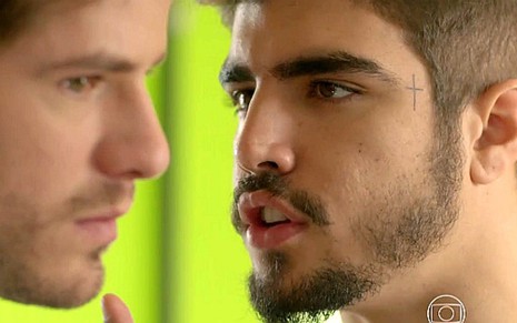 Benjamin (Maurício Destri) e Grego (Caio Castro) vão se enfrentar em I Love Paraisópolis, da Globo - Reprodução/TV Globo