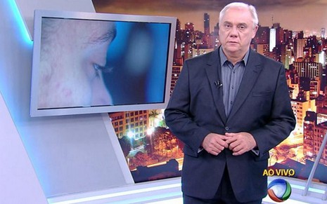 Marcelo Rezende no cenário do Cidade Alerta; programa tem começado com bloco de celebridades - Reprodução/TV Record