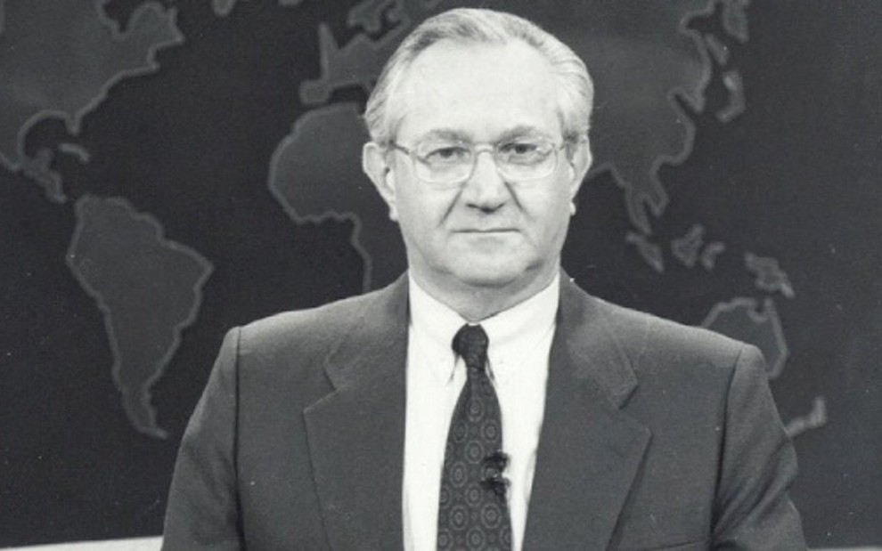 Boris Casoy na bancada do TJ Brasil em 1988, ano em que a TV brasileira conheceu o âncora de telejornal - Divulgação/SBT