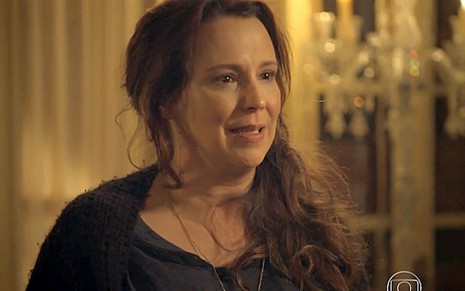 Ana Beatriz Nogueira (Emília) em cena de Além do Tempo; cozinheira vai rever o marido dado como morto - Reprodução/TV Globo