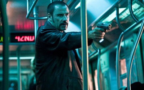 John Travolta em O Sequestro do Metrô 1 2 3 (2009); filme se passa em um vagão de trem em Nova York - Divulgação/Sony Pictures