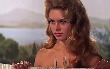 A atriz francesa Brigitte Bardot em cena do filme clássico E Deus Criou a Mulher, de 1956 - Reprodução