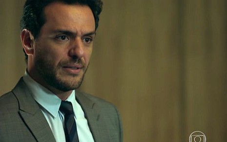 Alex (Rodrigo Lombardi) será confrontado pela funcionária em Verdades Secretas, novela das onze - Reprodução/TV Globo
