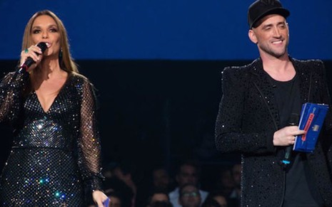 A cantora Ivete Sangalo e o humorista Paulo Gustavo durante a cerimônia do Prêmio Multishow  - Divulgação/Multishow