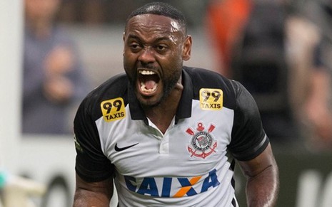 O atacante Vágner Love comemora terceiro gol do Corinthians contra o Palmeiras no domingo (6)  - Divulgação/Agência Corinthians