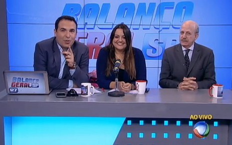 Os jornalistas Reinaldo Gottino, Fabíola Reipert e Renato Lombardi no quadro A Hora da Venenosa - Reprodução/TV Record