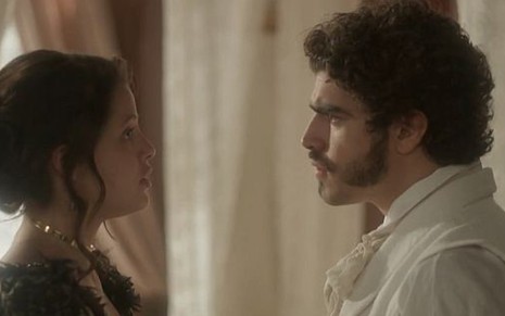 Caio Castro (Pedro) e Agatha Moreira (Domitila) em cena de Novo Mundo, novela das seis - Reprodução/TV Globo