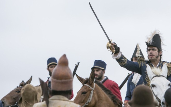 Dom Pedro (Caio Castro) proclama a Independência; novela manterá data real do fato histórico - César Alves/TV Globo