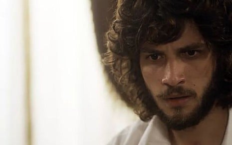 Chay Suede (Joaquim) em cena de Novo Mundo; ator cairá em mais uma armação do vilão - Reprodução/TV Globo