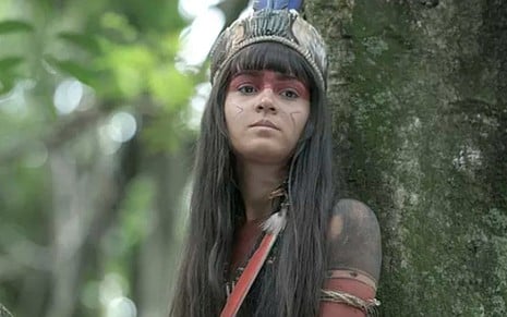 Giullia Buscacio (Jacira) em Novo Mundo; índia passará a usar vestidos para viver na cidade - Reprodução/TV Globo