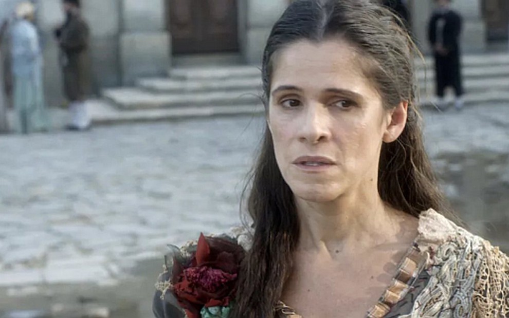 Ingrid Guimarães (Elvira) em cena de Novo Mundo; atriz ficará presa em cativeiro no navio - Reprodução/TV Globo
