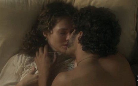Letícia Colin (Leopoldina) e Caio Castro (Pedro) em Novo Mundo; casal terá noite de amor - Reprodução/TV Globo