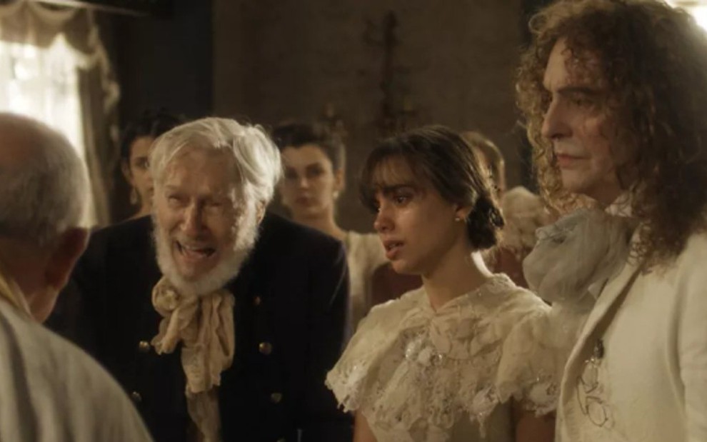 Orozimbo (Pietro Mario) passa mal na hora de se casar com Cecília (Isabella Dragão) - Reprodução/TV Globo