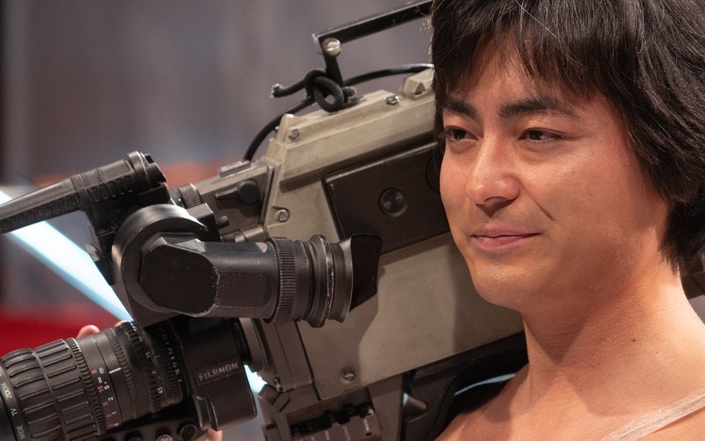 O ator Takayuki Yamada em cena da primeira temporada de O Diretor Nu, série japonesa da Netflix - Imagens: Divulgação/Netflix