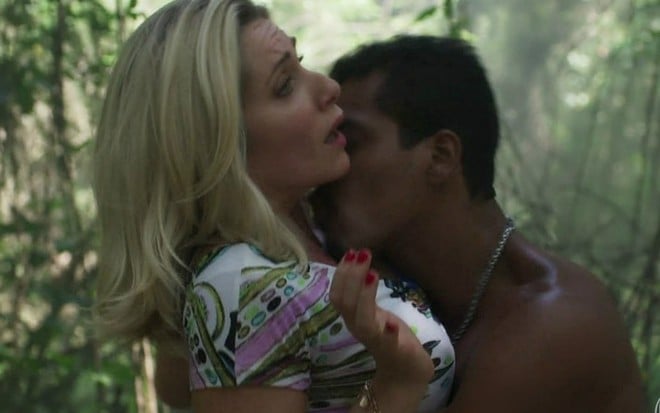 Os personagens Marilda (Leticia Spiller) e Fabim (Marcello Melo Jr.) tiveram cenas intensas de sexo na novela - Reprodução/TV Globo