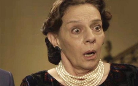 Agustina (Rosi Campos) ficará horrorizada ao flagrar cena de sexo em sua casa em O Tempo Não Para - Reprodução/TV Globo