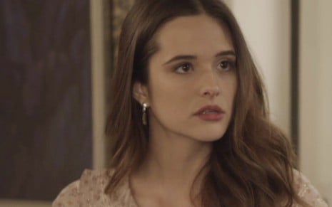 Marocas (Juliana Paiva) e sua família ficarão trancados dentro da mansão na reta final de O Tempo Não Para - Reprodução/TV Globo