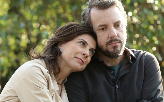 Angela Dip em cena com Augusto Madeira na série O Homem da sua Vida, da HBO - Aline Arruda/HBO