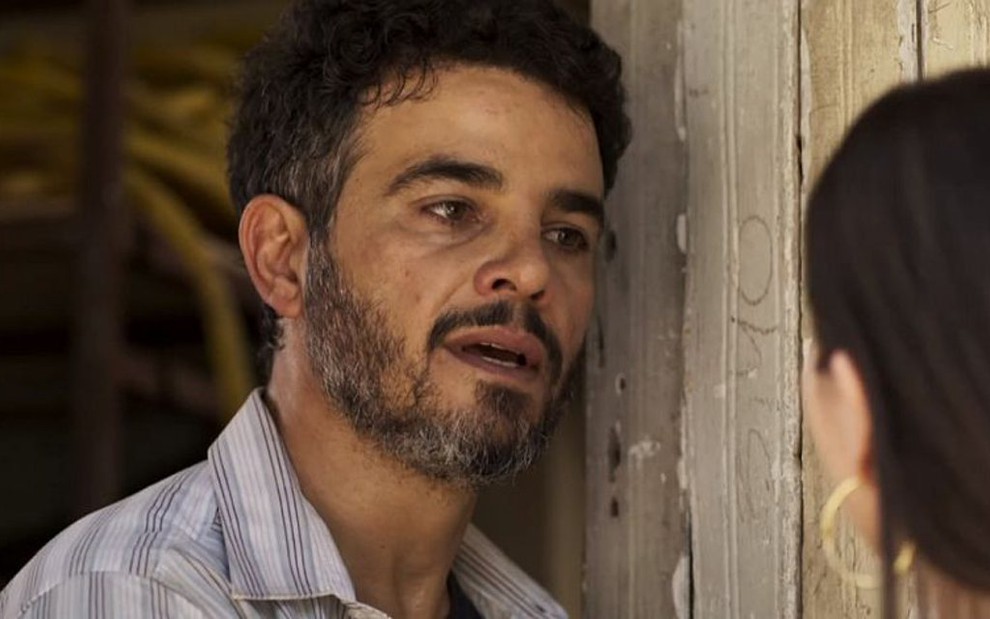 Anderson Di Rizzi (Juvenal) em O Outro Lado do Paraíso; lapidador buscará a noiva no prostíbulo - Reprodução/TV Globo