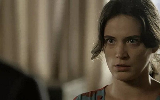 Bianca Bin (Clara) em O Outro Lado do Paraíso; mocinha vai encontrar aliado para vingança - Reprodução/TV Globo