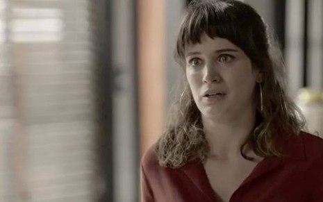 Clara (Bianca Bin) chegará desesperada em casa em cena de O Outro Lado do Paraíso - Reprodução/TV Globo