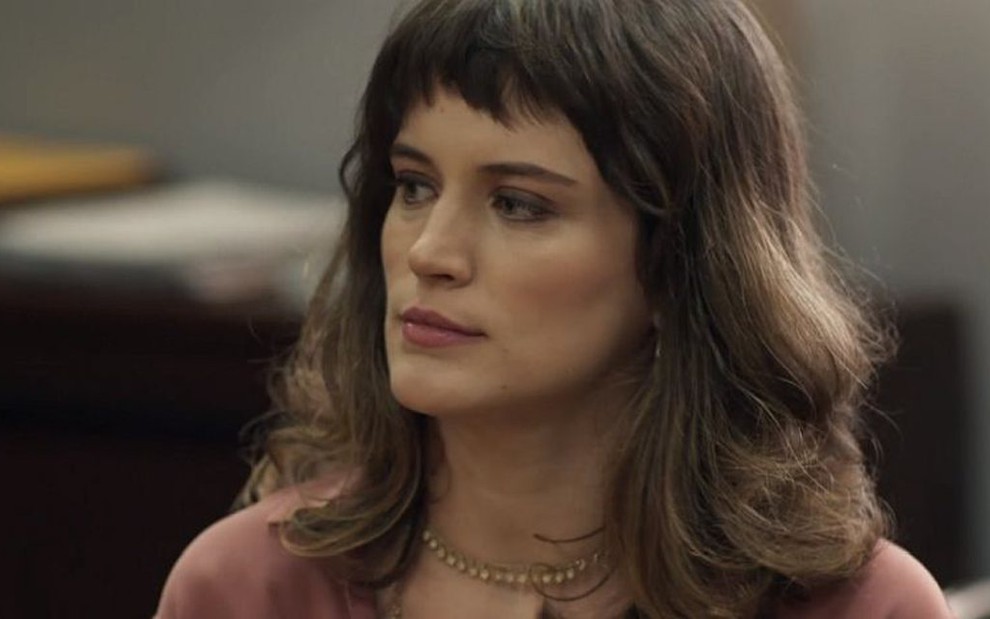 Bianca Bin (Clara) em cena de O Outro Lado do Paraíso; milionária verá ex-cunhada sofrer - Reprodução/TV Globo