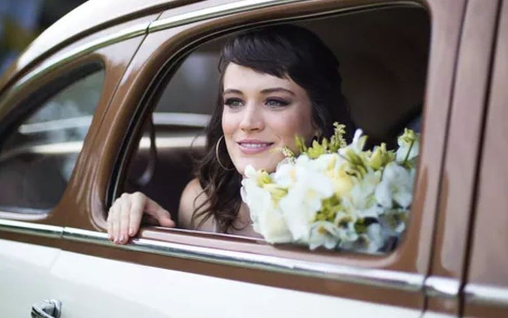 Clara (Bianca Bin) chega para seu casamento no último capítulo de O Outro Lado do Paraíso - Raquel Cunha/TV Globo