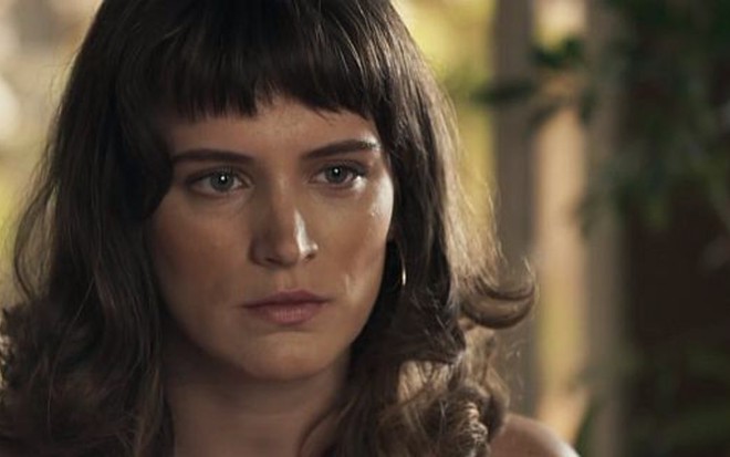 Bianca Bin (Clara) em O Outro Lado do Paraíso; milionária contará com a ajuda do ex-marido - Reprodução/TV Globo
