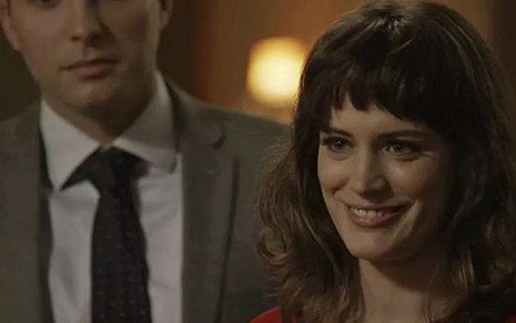 Clara (Bianca Bin) chegará à casa da rival em cena de hoje (23) de O Outro Lado do Paraíso - Reprodução/TV Globo