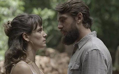 Clara (Bianca Bin) dirá não a Renato (Rafael Cardoso) no altar em O Outro Lado do Paraíso - Reprodução/TV Globo