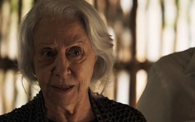 Fernanda Montenegro (Mercedes) em O Outro Lado do Paraíso; vidente expulsou filha de casa - Reprodução/TV Globo