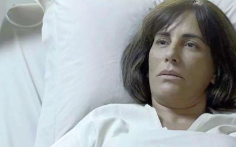Duda (Gloria Pires) fica internada após passar mal no tribunal em O Outro Lado do Paraíso - Reprodução/TV Globo