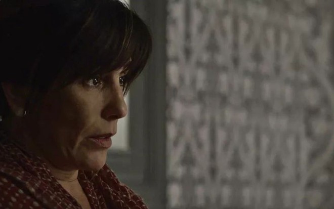 Beth (Gloria Pires) contará que a mocinha abriu mão do amor para deixar o caminho livre para a irmã - Reprodução/TV Globo
