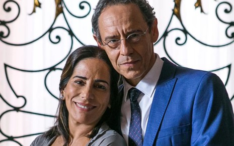 Gloria Pires (Elizabeth) e Emílio Mello (Henrique) em O Outro Lado do Paraíso, novela das nove - Raquel Cunha/TV Globo