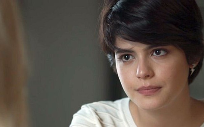 Julia Dalavia (Adriana) em O Outro Lado do Paraíso; advogada vai dizer que tem ódio da mãe - Reprodução/TV Globo