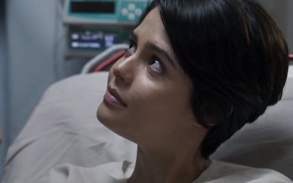 Adriana (Julia Dalavia) se reaproximará da mãe após transplante em O Outro Lado do Paraíso - Reprodução/TV Globo