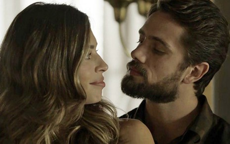 Lívia (Grazi Massafera) ficará muito feliz com declaração de amor de Renato (Rafael Cardoso) - Reprodução/Globo